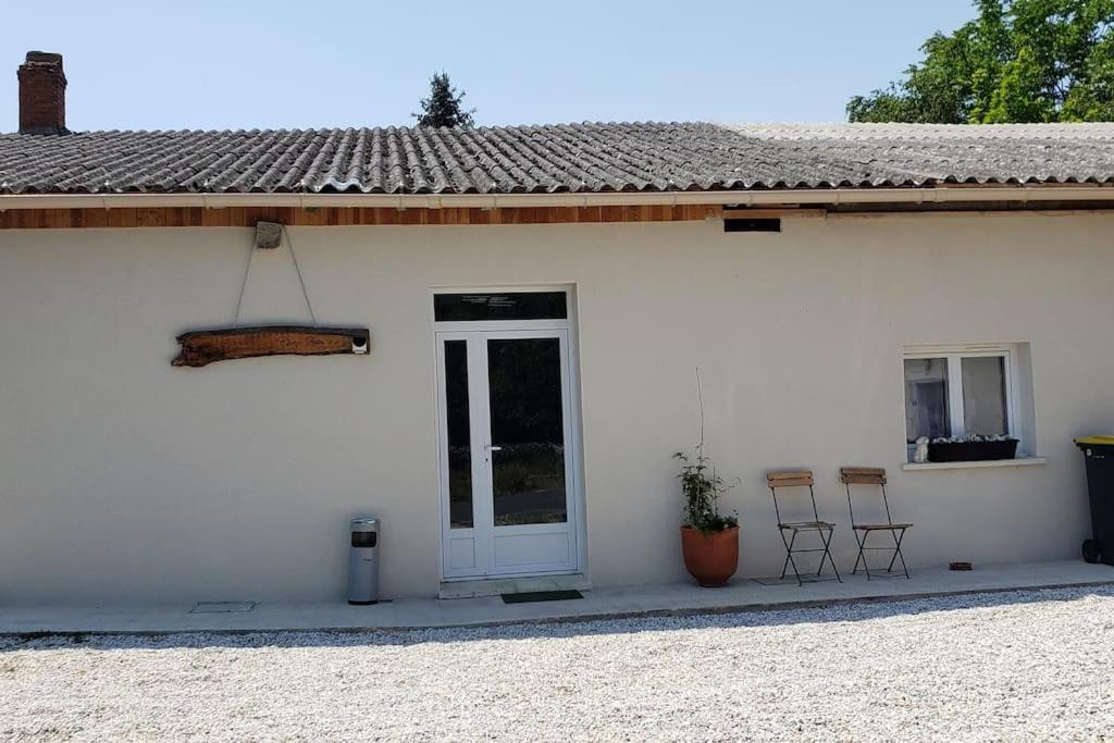 Chez Samb Vila Lussac-les-Châteaux Exterior foto