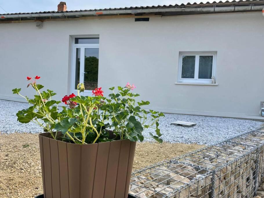 Chez Samb Vila Lussac-les-Châteaux Exterior foto