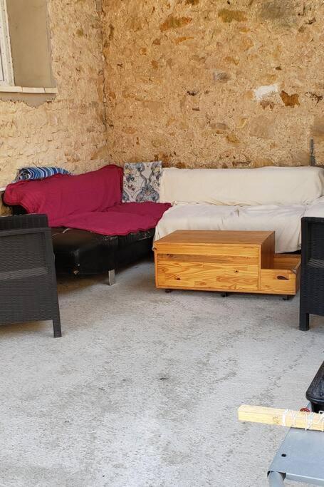 Chez Samb Vila Lussac-les-Châteaux Exterior foto