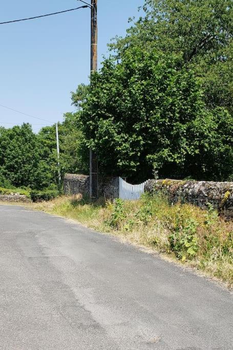 Chez Samb Vila Lussac-les-Châteaux Exterior foto