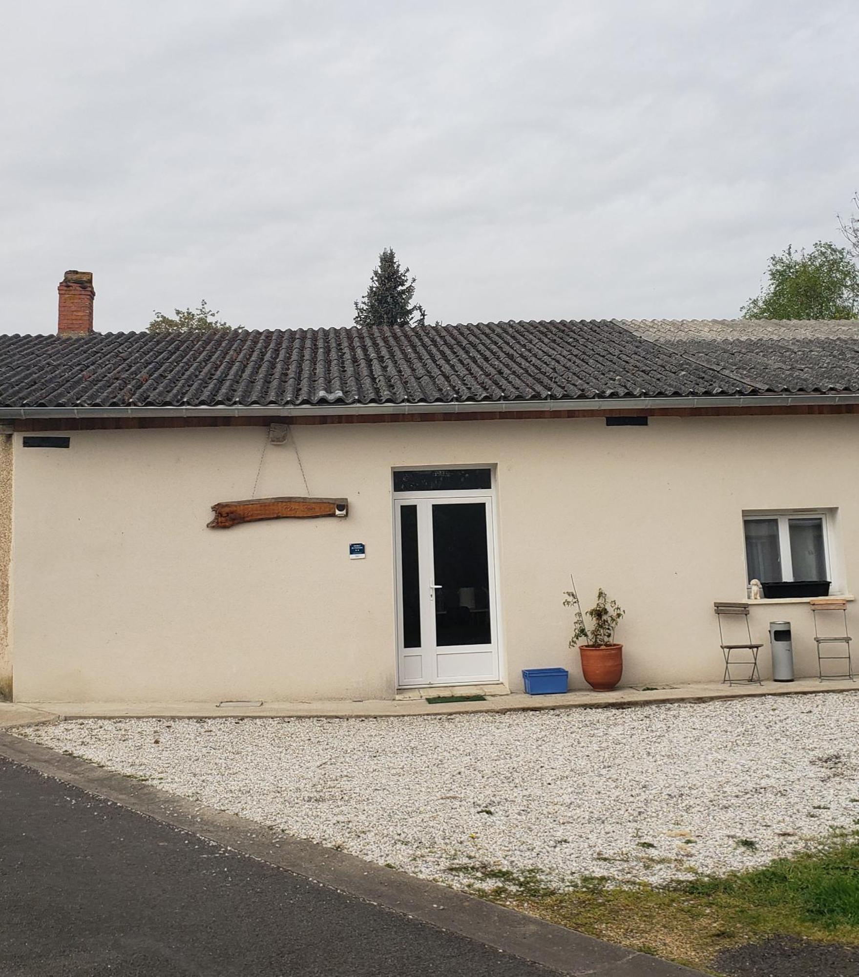 Chez Samb Vila Lussac-les-Châteaux Exterior foto